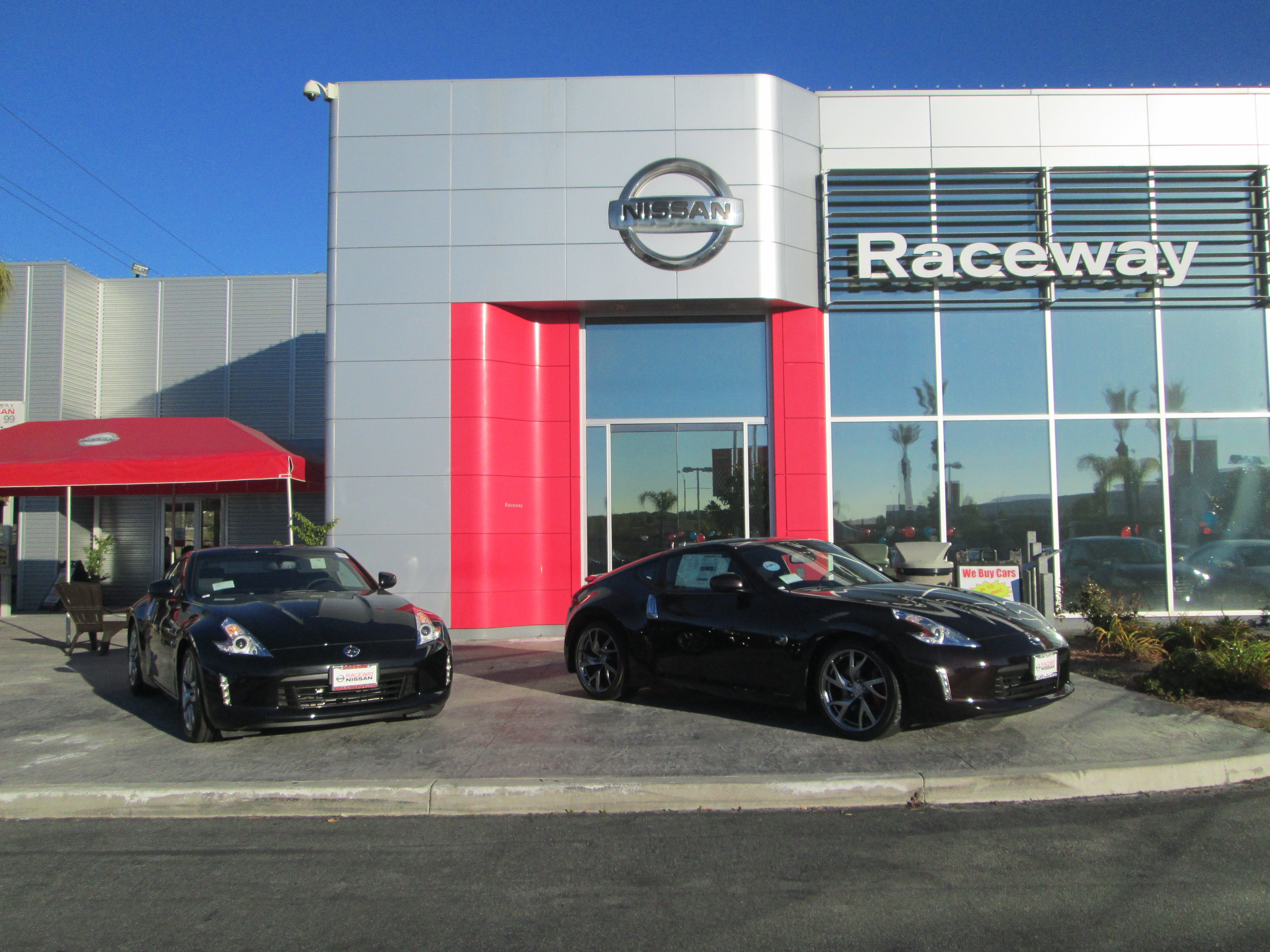 Raceway Nissan