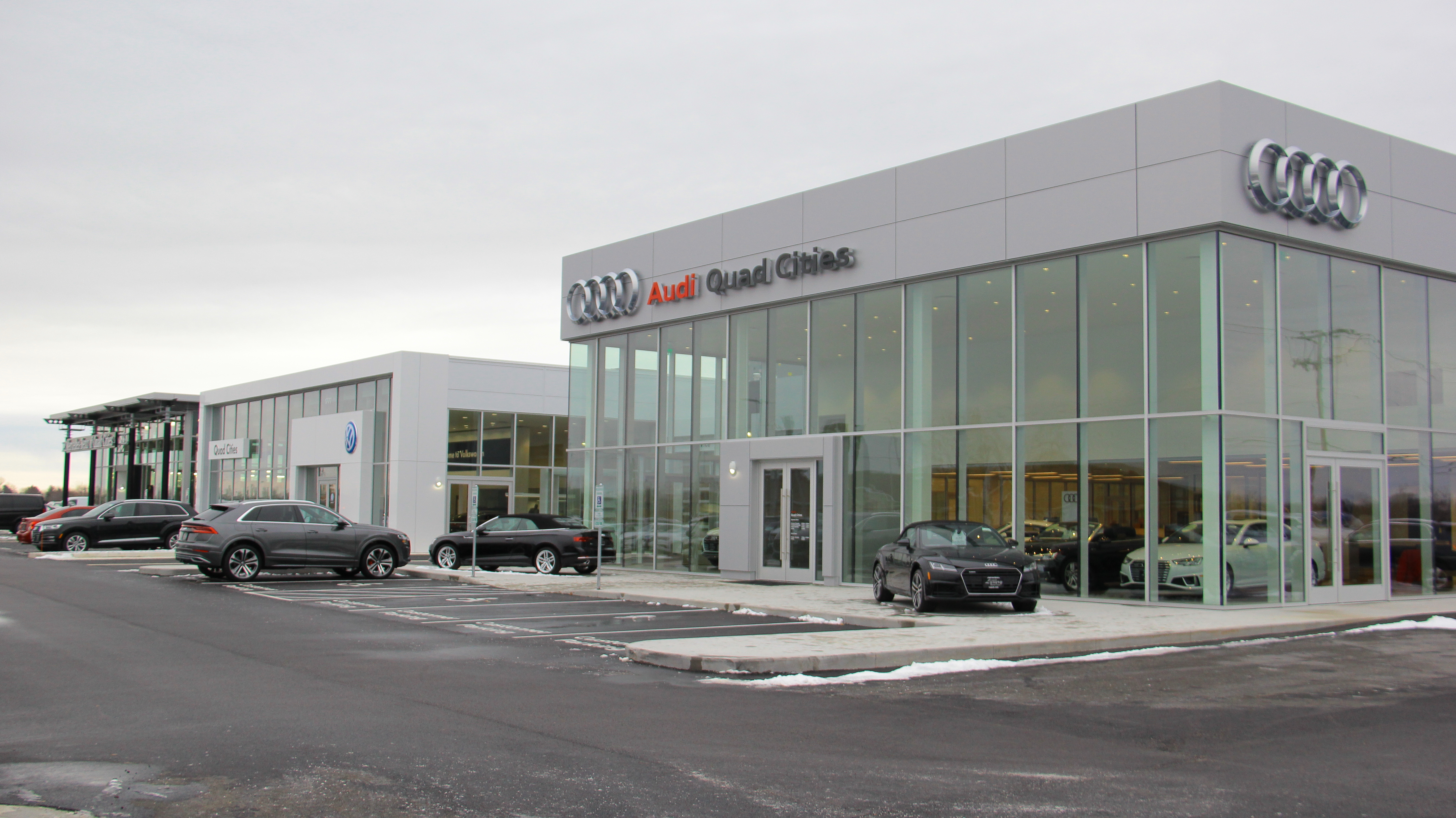 Smart Luxury Motors of Davenport