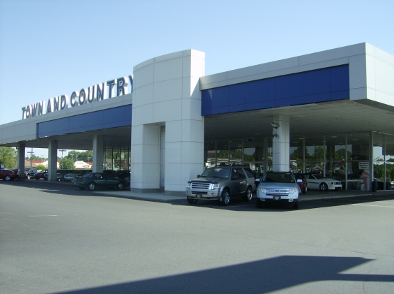 Town & Country Ford