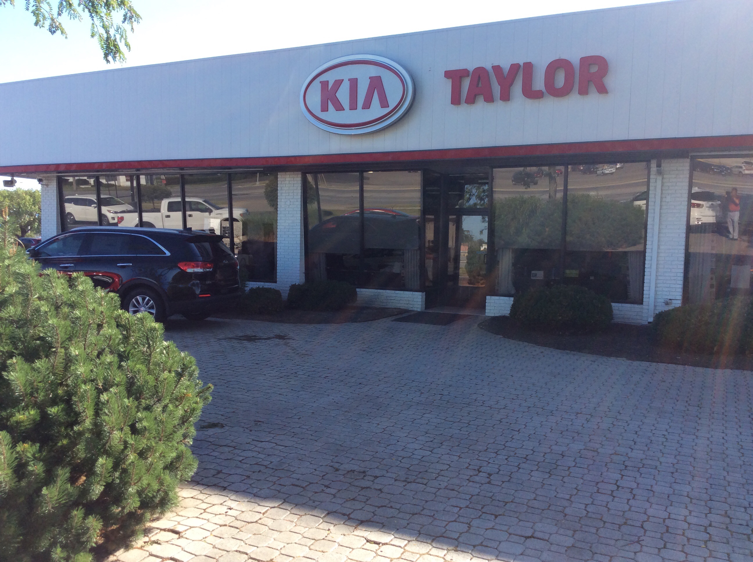 Taylor Kia of Lima