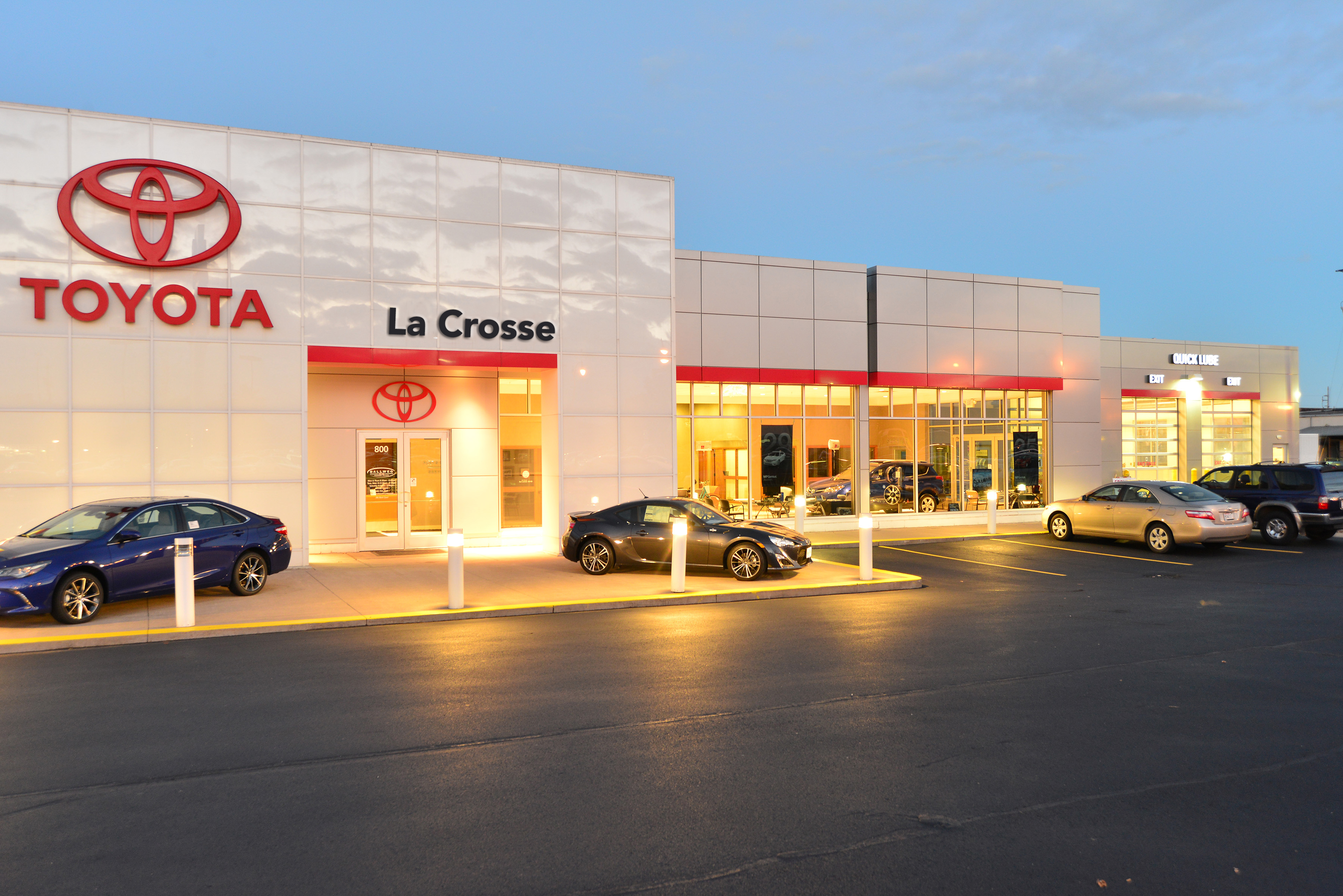 LeadCar Toyota La Crosse