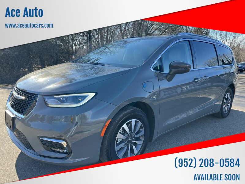 2021 Chrysler Pacifica Gray, 16K miles for Sale