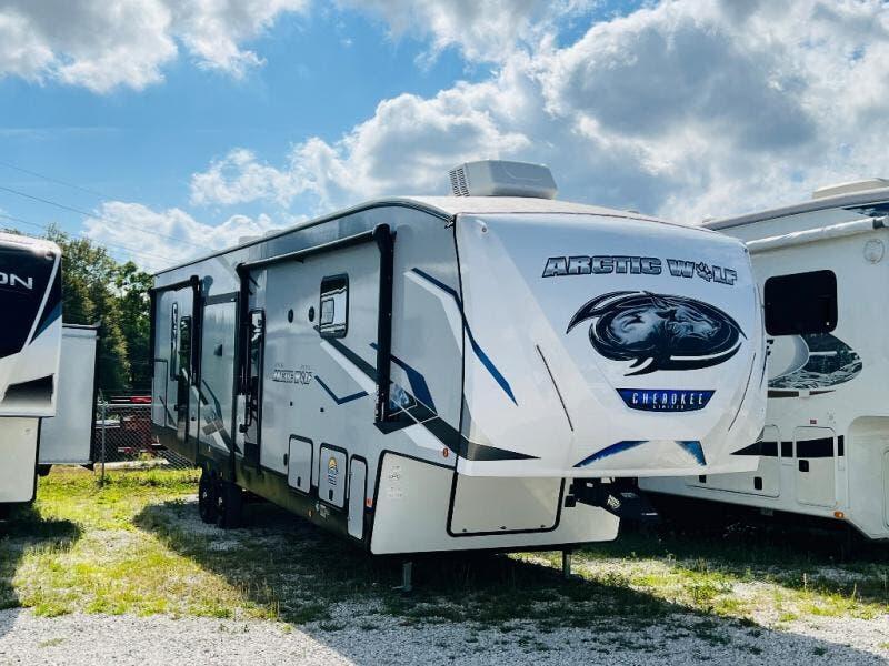 2023 Forest River Cherokee Arctic Wolf Suite 3770 for Sale
