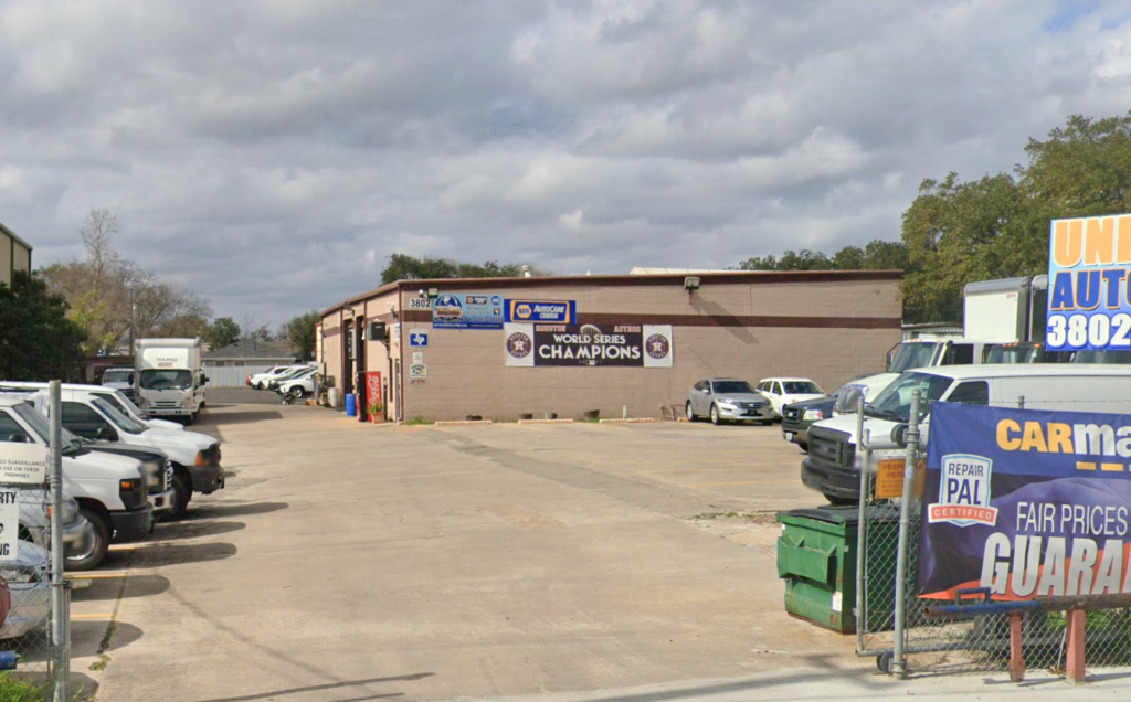 Universal Auto Center