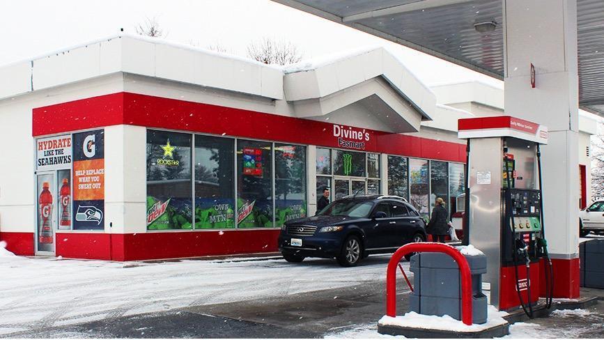 Divine's Auto Repair Shop - Wellesley Station