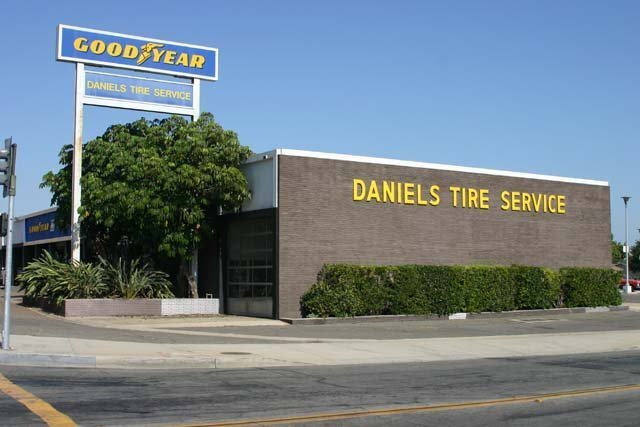 Daniels Tire Service - La Habra